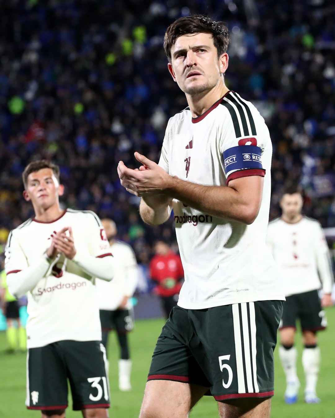 Maguire looks disappointed after Manchester United’s 4–1 loss to Como.