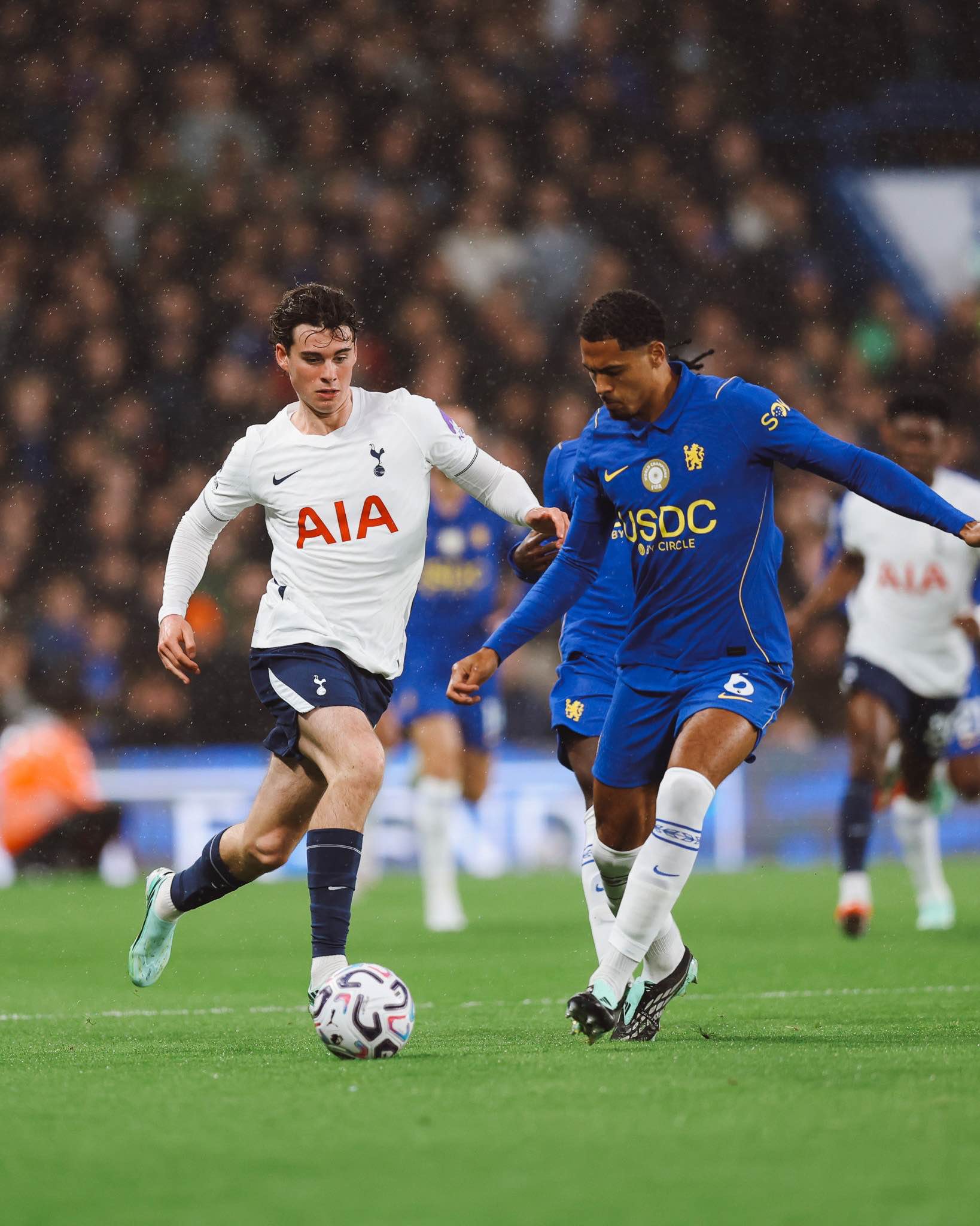 The Chelsea star battles to create an opening during the London derby.