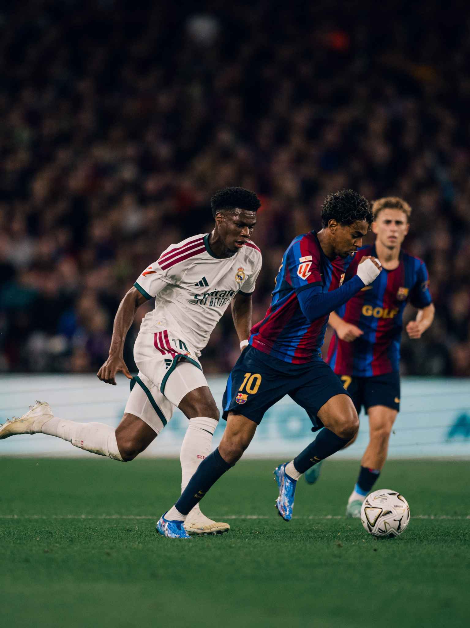 Aurélien Tchouaméni challenges Lamine Yamal during the intense clash.