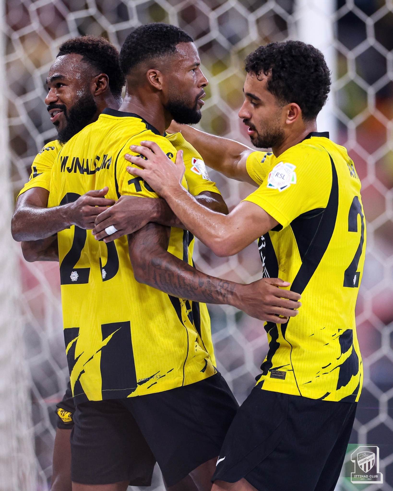 Wijnaldum and his teammates celebrate after sealing the win.